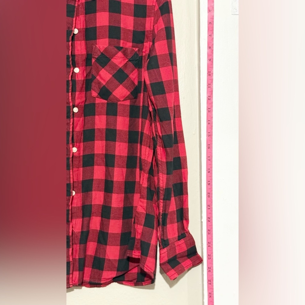 GAP Women's red and black checkered shirt with buttons, size S
MTP (11) - Picture 6 of 8